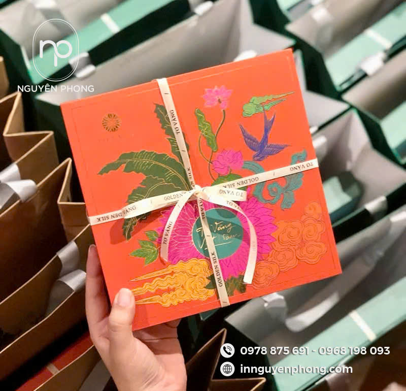 Hộp đựng khăn lụa cao cấp với họa tiết truyền thống